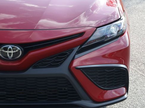 Used 2024 Toyota Camry SE w/ Convenience Package image 18