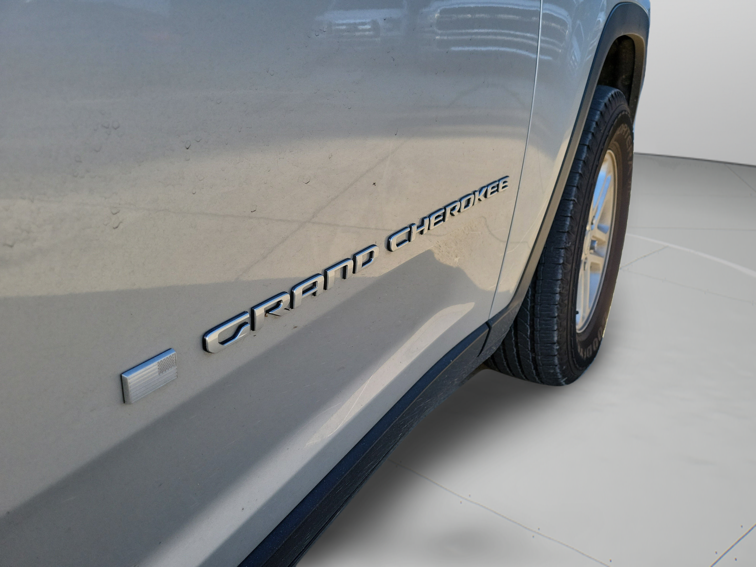 Certified 2025 Jeep Grand Cherokee Laredo RWD image 6
