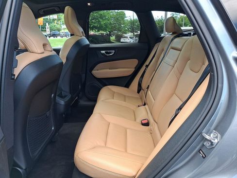 Used 2020 Volvo XC60 T5 Momentum AWD/4WD image 10
