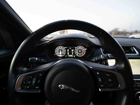Used 2020 Jaguar E-PACE SE image 15