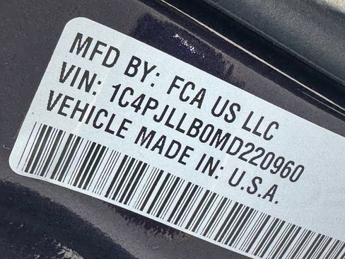 Used 2021 Jeep Cherokee Latitude Plus FWD image 34