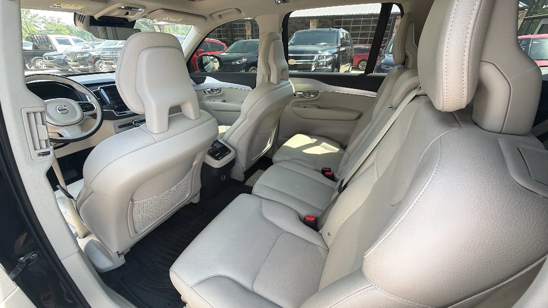 Used 2017 Volvo XC90 T6 Momentum w/ Vision Package AWD/4WD image 11