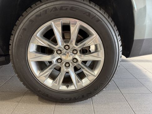Used 2023 Chevrolet Suburban Premier RWD image 7