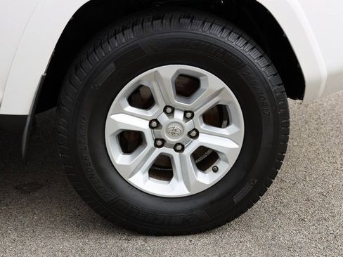 Used 2019 Toyota 4Runner SR5 Premium image 9