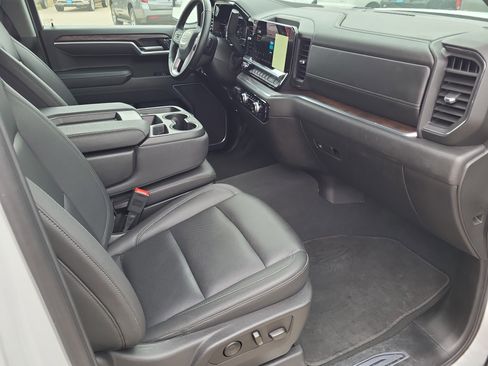 Used 2025 GMC Sierra 1500 SLT image 9