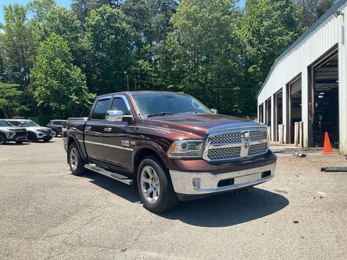 Used 2015 RAM 1500 Laramie w/ Convenience Group AWD/4WD image 3