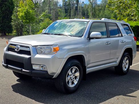 Used 2012 Toyota 4Runner SR5 w/ Premium Pkg AWD/4WD image 3