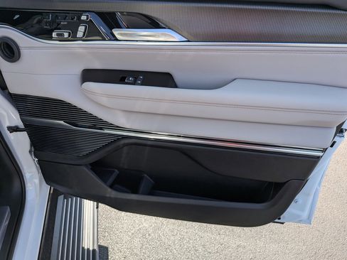 New 2026 Jeep Grand Wagoneer Summit AWD/4WD image 33