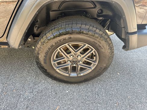 Used 2025 Jeep Wrangler Unlimited Sport AWD/4WD image 19