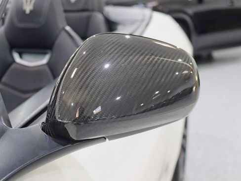 Used 2015 Maserati GranTurismo MC image 9