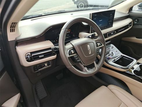 Used 2023 Lincoln Nautilus Reserve w/ Equipment Group 201A image 7