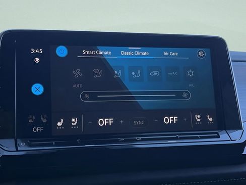 Used 2025 Volkswagen Atlas Cross Sport SE image 19