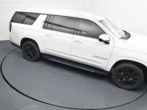 Used 2021 Chevrolet Suburban LT RWD image 14