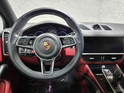 Used 2022 Porsche Cayenne Platinum Edition image 17