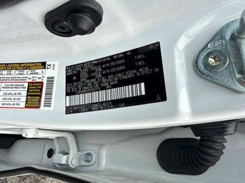 Used 2024 Toyota Highlander XSE AWD/4WD image 32