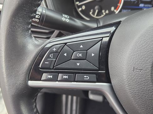 Used 2023 Nissan Altima 2.5 SV w/ SV Premium Package image 16