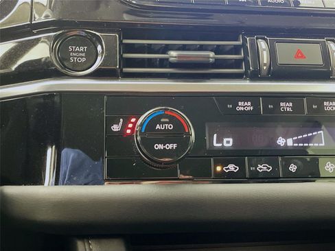 Used 2025 Nissan Pathfinder SL AWD/4WD image 23