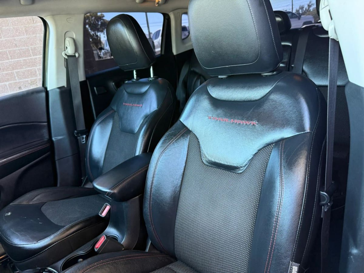 Used 2017 Jeep Compass Trailhawk AWD/4WD image 39