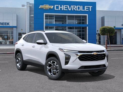 New 2026 Chevrolet Trax LT w/ Driver Confidence Package FWD image 2