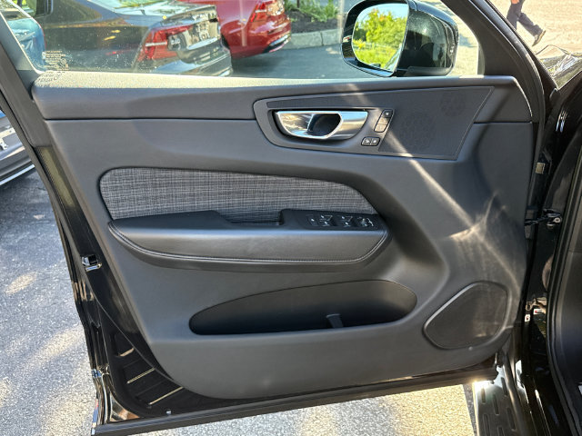 Certified 2023 Volvo XC60 B5 Core AWD/4WD image 9