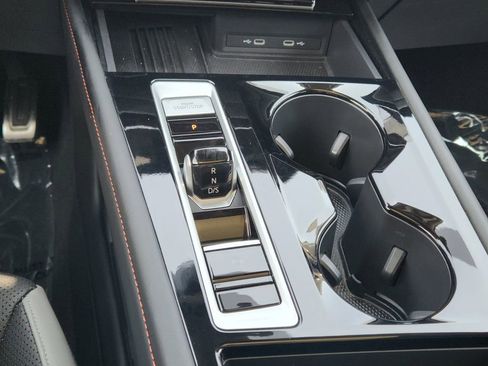 Used 2025 Volkswagen Atlas Peak Edition SE image 22