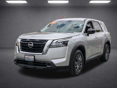 Used 2024 Nissan Pathfinder S FWD image 8