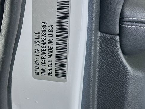 Used 2023 Jeep Grand Cherokee L Limited AWD/4WD image 12