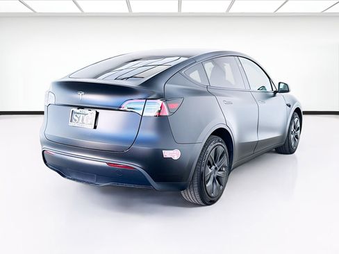 Used 2024 Tesla Model Y Long Range AWD/4WD image 4