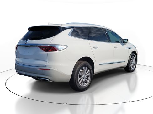 Used 2024 Buick Enclave Premium image 4
