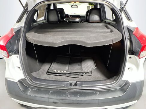 Used 2019 Nissan Kicks SR w/ SR Premium Package image 34