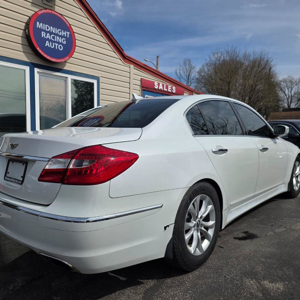 Used 2013 Hyundai Genesis 3.8 RWD image 9