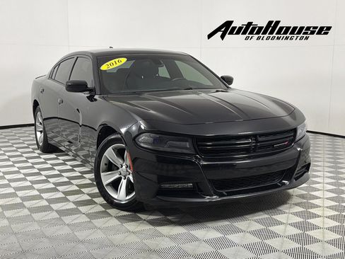 Used 2016 Dodge Charger SXT RWD image 1