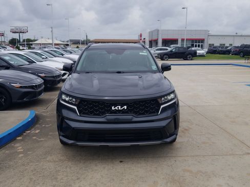 Used 2022 Kia Sorento S FWD image 2