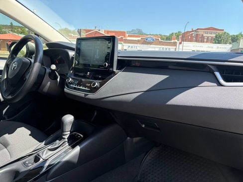 Used 2022 Toyota Corolla LE FWD image 14