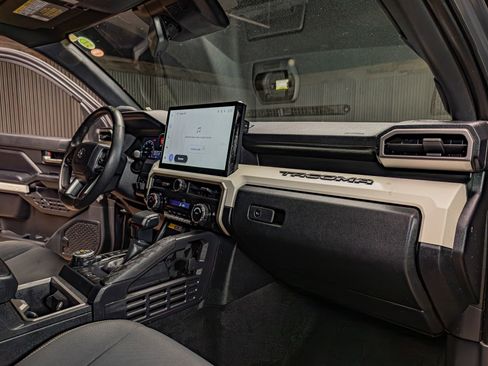 Used 2024 Toyota Tacoma TRD Off-Road image 16