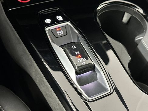 Used 2025 Audi SQ6 e-tron Premium Plus w/ Premium Plus image 21