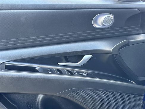 Used 2024 Hyundai Elantra SEL image 23