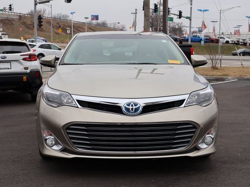Used 2013 Toyota Avalon Limited image 2