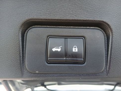 Used 2024 Nissan Rogue SV image 12