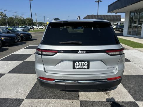 Used 2025 Jeep Grand Cherokee Limited RWD image 4