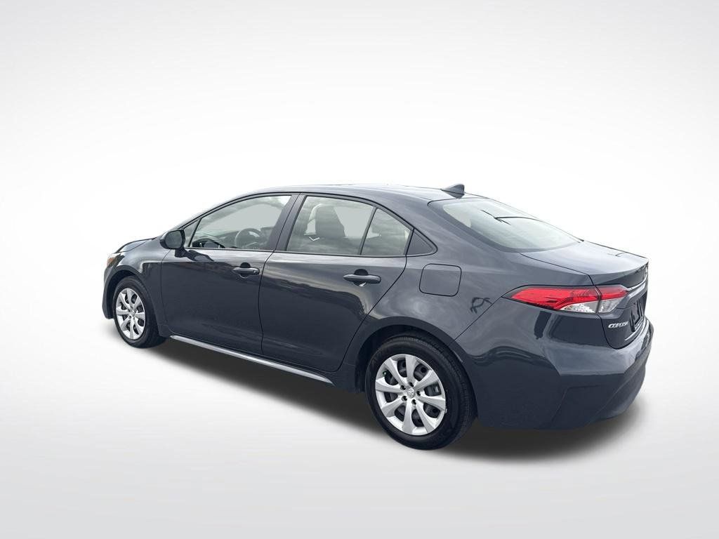 Used 2026 Toyota Corolla LE FWD image 3