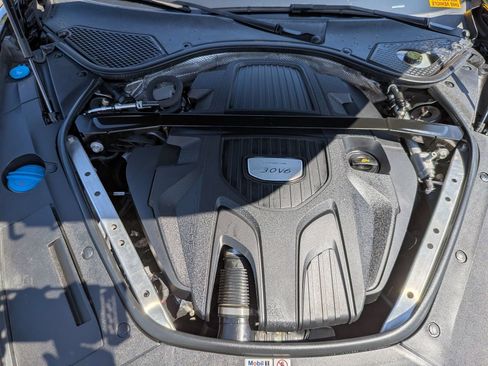 Used 2020 Porsche Panamera RWD image 42
