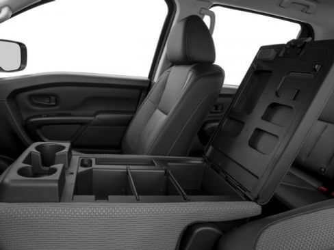 Used 2017 Nissan Titan S image 18