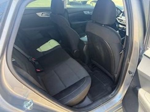 Used 2023 Kia Forte LXS image 9
