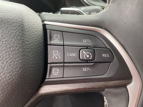 Used 2023 Jeep Grand Cherokee Limited w/ Black Appearance Package image 21