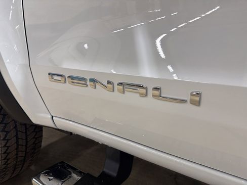 New 2026 GMC Canyon Denali image 11