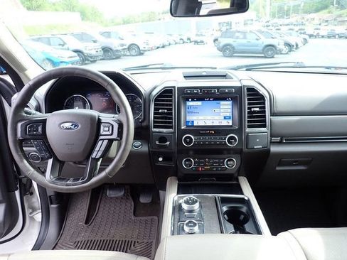 Used 2019 Ford Expedition Limited w/ Equipment Group 301A AWD/4WD image 13