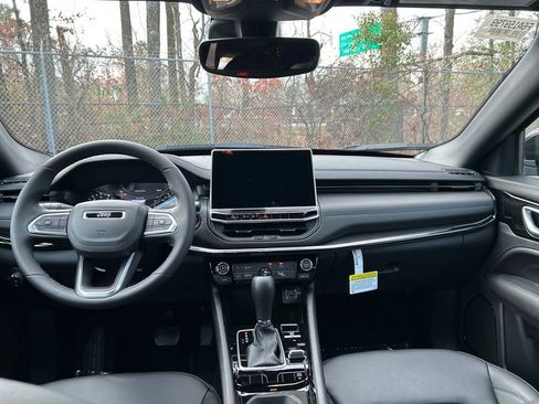 New 2026 Jeep Compass Latitude image 23