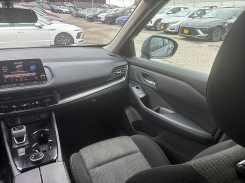 Used 2025 Nissan Rogue SV AWD/4WD image 30