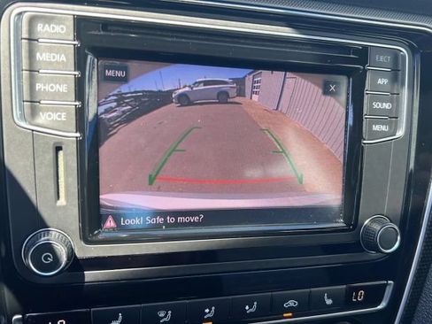 Used 2018 Volkswagen Passat 3.6 FWD image 26